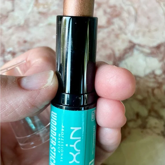 NYX, Covergirl Bold Red Lipstick Brown Mascara, Champagne nails,NYX Wonderstick - Picture 8 of 14